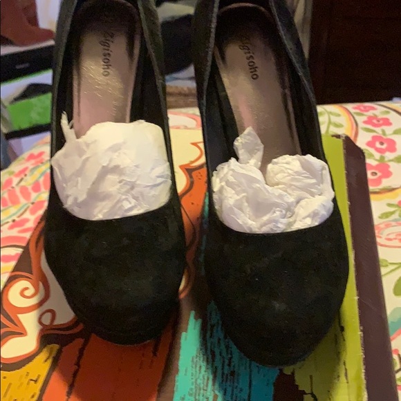Zigi Soho Shoes - Size 8 black pumps